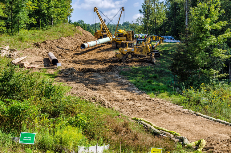 Construction of the Mountain Valley Pipeline near Camden, West Virginia (© Shutterstock/Malachi Jacobs)