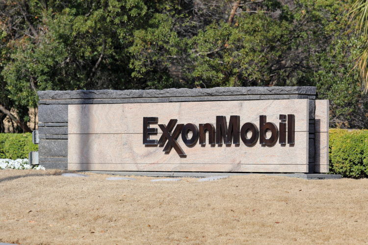 Entrance to the ExxonMobil world headquarters located in Irving, Texas (© Shutterstock/Katherine Welles)