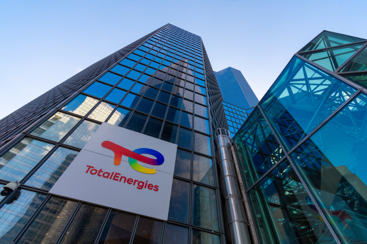 Exterior view of the tower housing the headquarters of the oil company TotalEnergies, Courbevoie, France (© Shutterstock/HJBC)