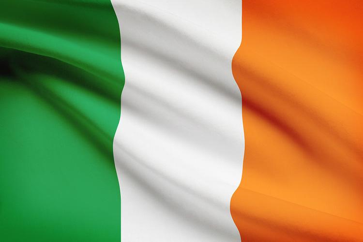 Flag of Ireland (copyright by Shutterstock/Niyazz)