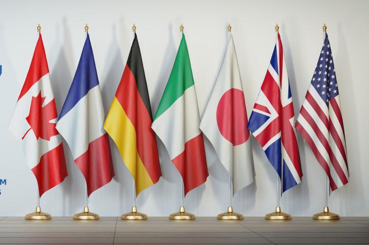 Flags of the G7 states in 2022 (© Shutterstock/Maxx-Studio)