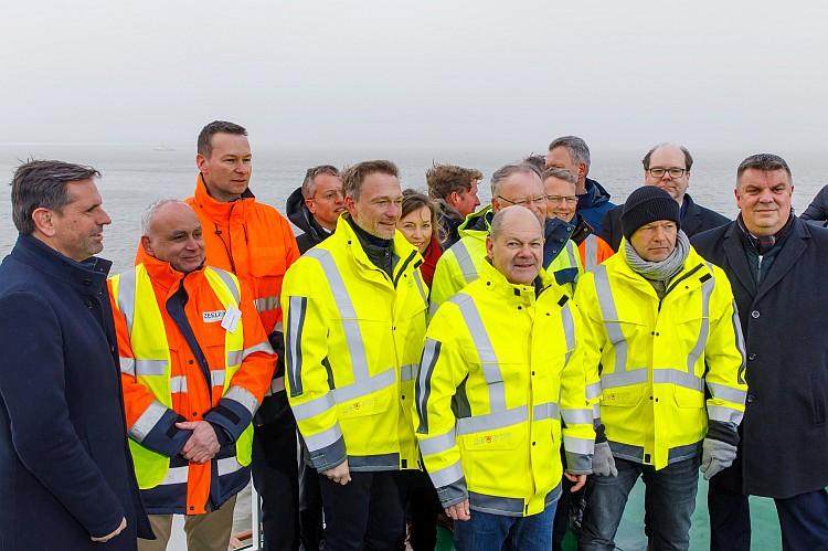 First German LNG Terminal to Open in Wilhelmshaven. German Chancellor Olaf Scholz Visits the Completed Facilities (© OGE) 