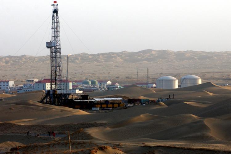 A PetroChina oil well in the Gobi Desert (copyright by PetroChina)