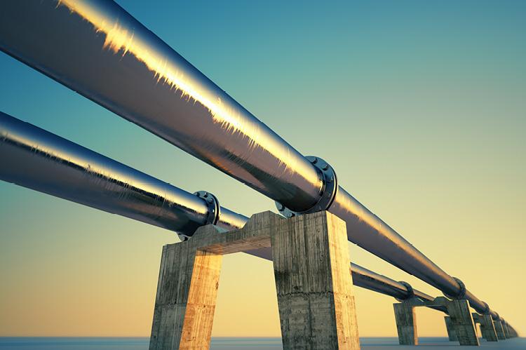 Pipeline in the sunset (copyright by Shutterstock/Dabarti CGI)