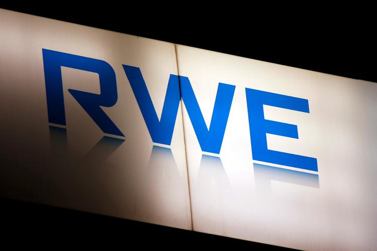 The logo of the brand RWE (copyright by Shutterstock/360b)