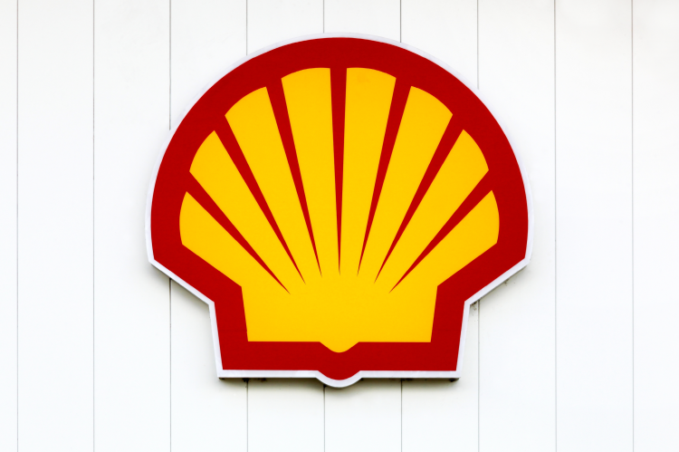 Shell logo on a wall (© Shutterstock/ricochet64)