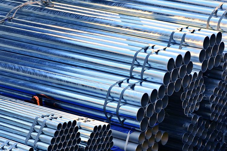 Steel pipes (copyright by Shutterstock/khan3145)
