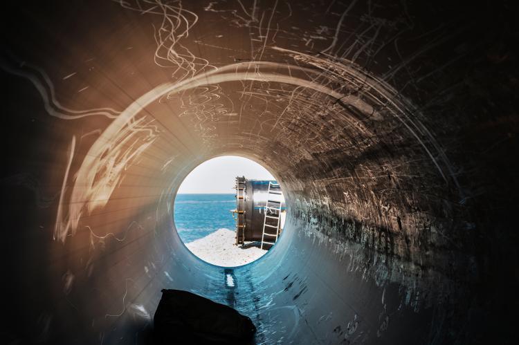 View of the sea and the end of a pipeline from inside of a pipeline (copyright by Adobe Stock/Luka)