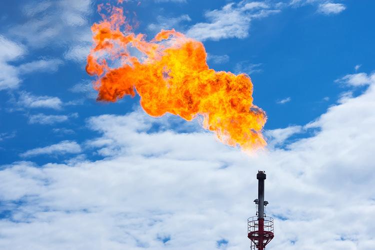 Gas flaring (copyright by Shutterstock/Leonid Ikan)