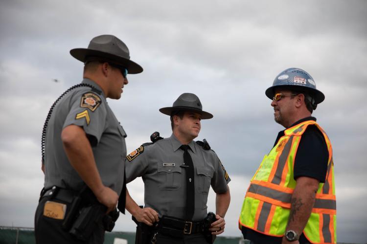 Officers talking to Mariner East 2 foreman during protests (copyright by Shutterstock/Rachael Warriner)