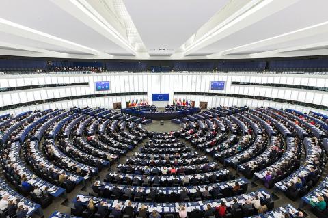  The Hemicycle of the European Parliament in Strasbourg during a plenary session (Photo by Diliff, License: CC-BY-SA 3.0)