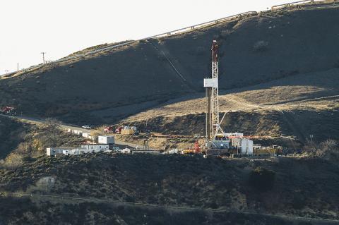 Aliso Canyon gas leak site (© 2015 Scott L from Los Angeles, United States of America (1_D4C1832) [CC BY-SA 2.0])