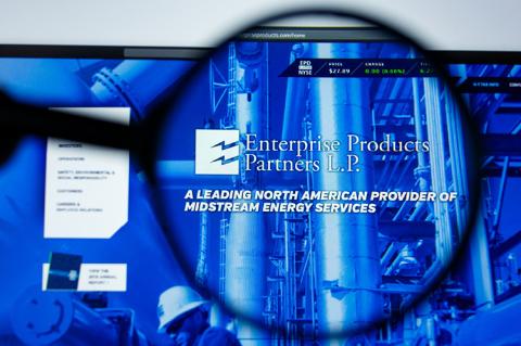 Enterprise Products Partners L.P. on screen (© Shutterstock/II.studio)
