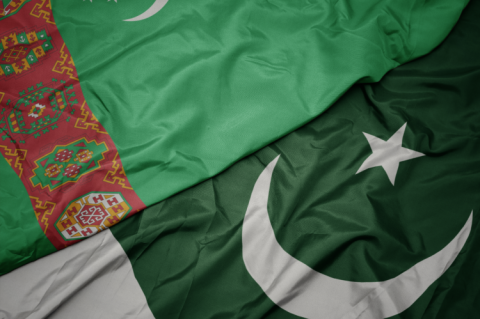 Flags of Turkmenistan & Pakistan (© Shutterstock/esfera)