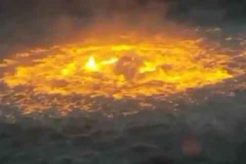 Fire in the Gulf of Mexico (copyright by Eoin Higgins/Twitter)