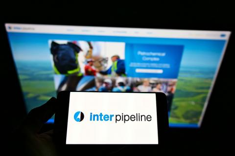 Logo of Canadian oil infrastructure company Inter Pipeline on screen in front of web page (copyright by Shutterstock/logo of Canadian oil infrastructure company Inter Pipeline on screen in front of web page)