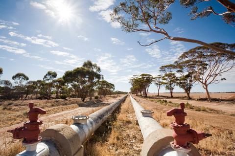 Perth to Kalgoorlie pipeline (copyright by Shutterstock/Tap10)