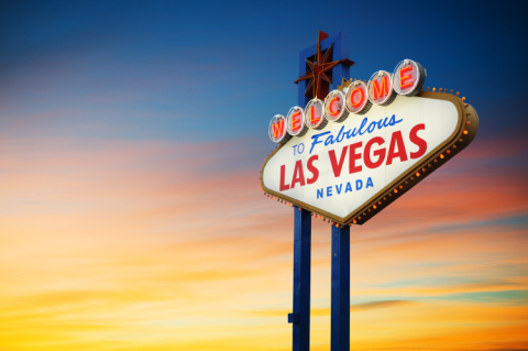 Welcome to Las Vegas sign (© Shutterstock/somchaij)