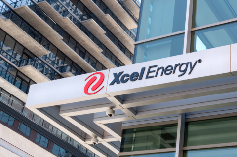 Xcel Energy corporate headquarters exterior in Minneapolis, USA (© Shutterstock/Ken Wolter)