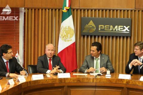 Pemex signs deal with BlackRock and First Reserve (© 2015 Pemex)