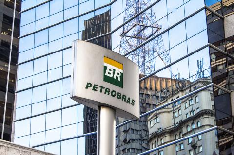 Petrobras Seeking to Divest Its 4500-km Of Pipeline Assets And Focus On Deep Water Investments (Alf Ribeiro / Shutterstock)