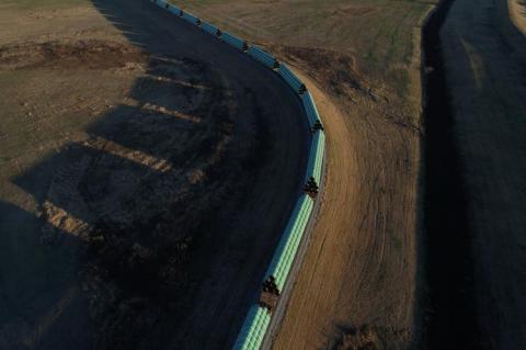 Oil pipeline loaded on railcars (copyright by Shutterstock/Stephen B. Thornton)