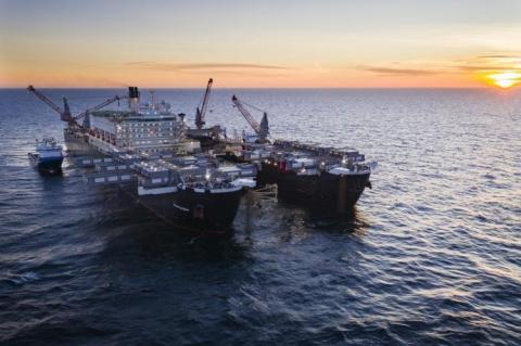 The Pioneering Spirit during the laying of the pipeline in Swedish waters(Copyright: Axel Schmidt / Nord Stream 2) 