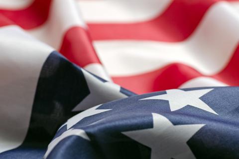 The flag of the USA (© Shutterstock/Graeme Dawes) 