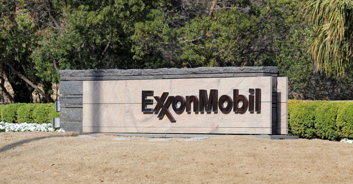  Entrance to the ExxonMobil world headquarters located in Irving, Texas (© Shutterstock/Katherine Welles) 