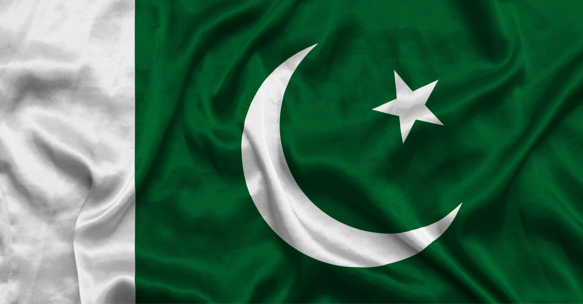 Flag of Pakistan (© Shutterstock/A Kisel) 