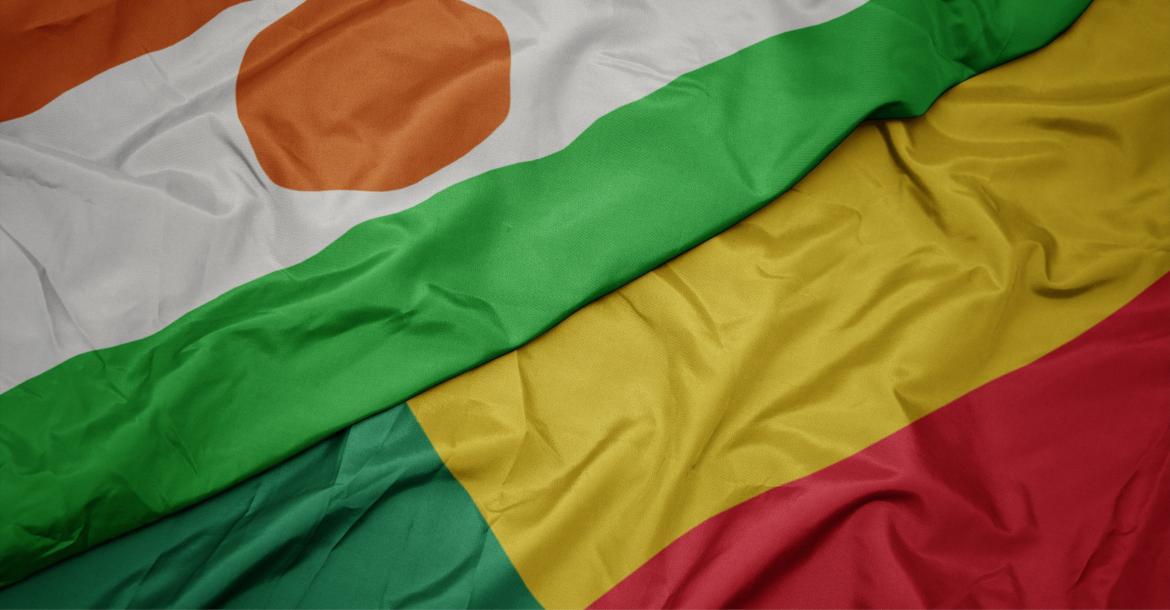 Flag of benin and national flag of niger (copyright by Shutterstock/esfera) 