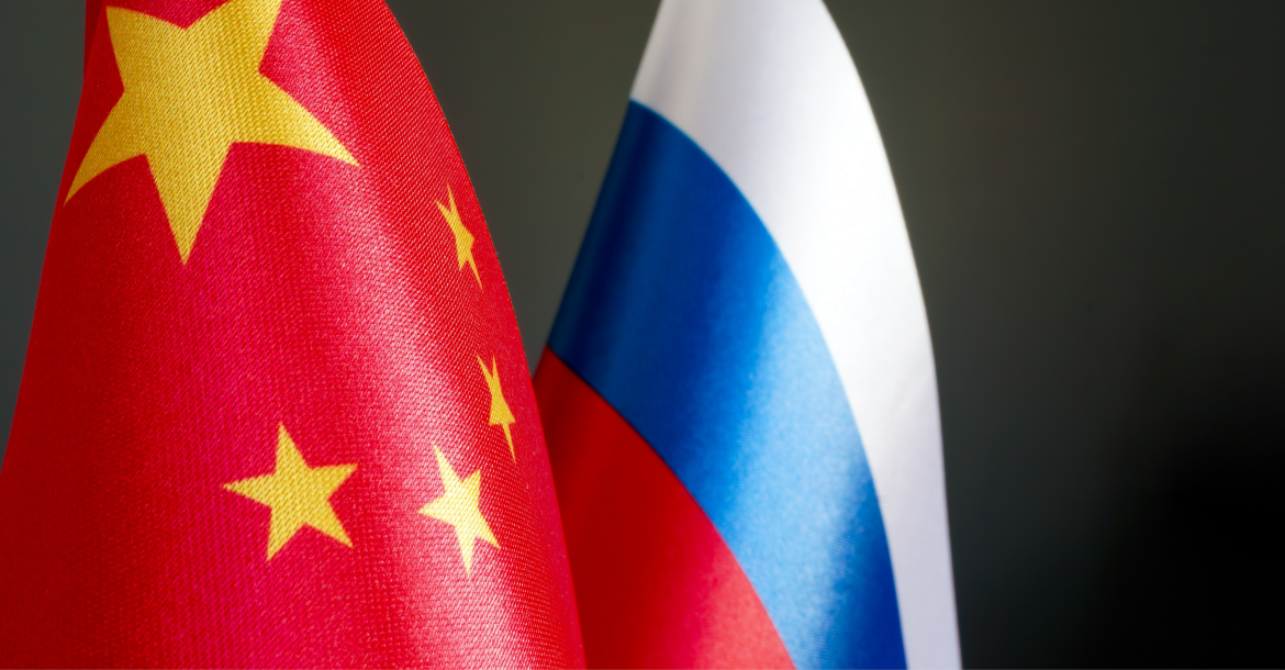 Flags of China and Russia (© Shutterstock/Vitalii Vodolazskyi)