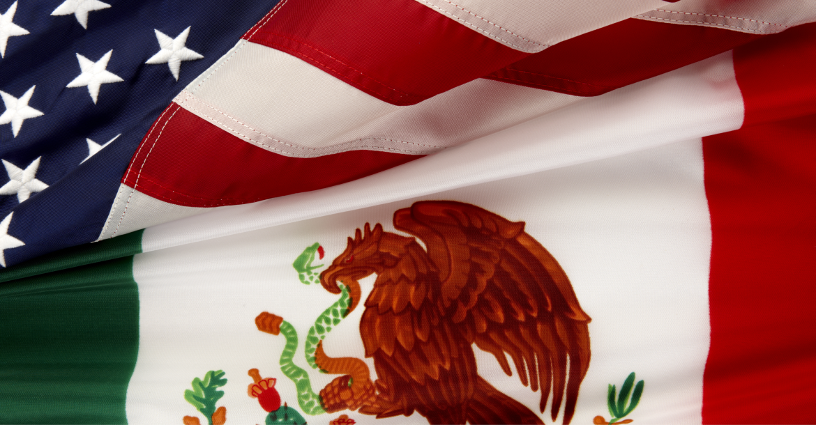Flags of the USA and Mexico (© Shutterstock/Jim Barber)