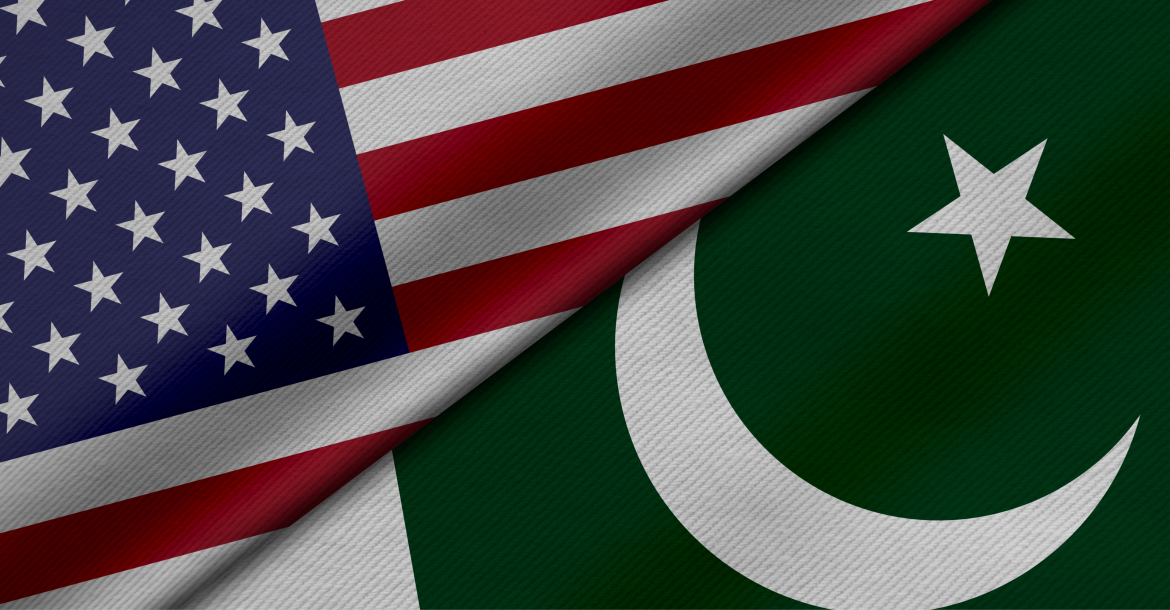 Flags of the USA and Pakistan (© Shutterstock/patera)