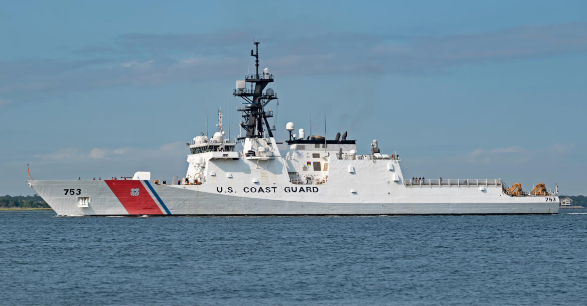 Hamilton, a 127-meter U.S. Coast Guard cutter (WMLS-753) (© Shutterstock/Daniel Wright98)