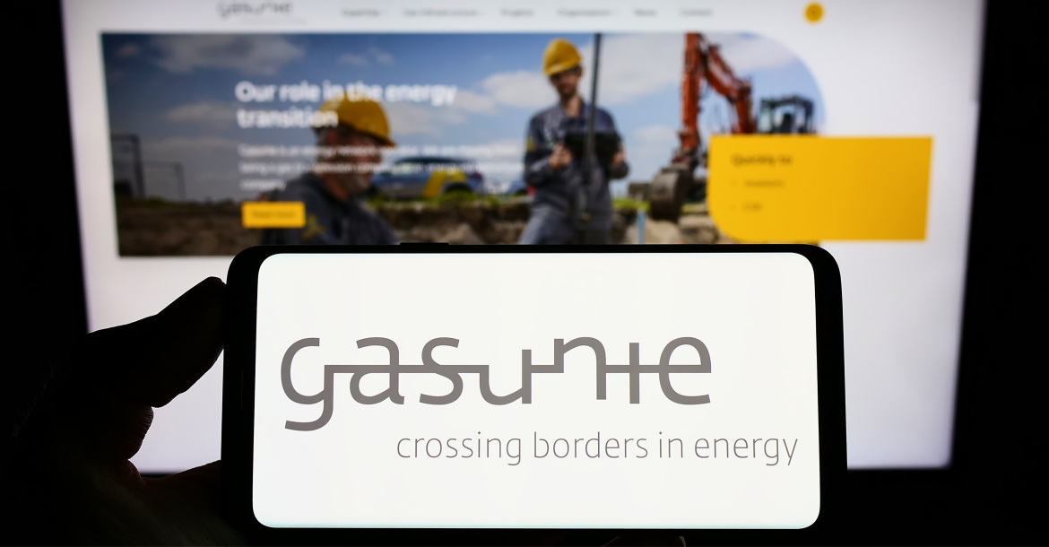 Logo of Gasunie infront of the website (© Shutterstock/T. Schneider) 