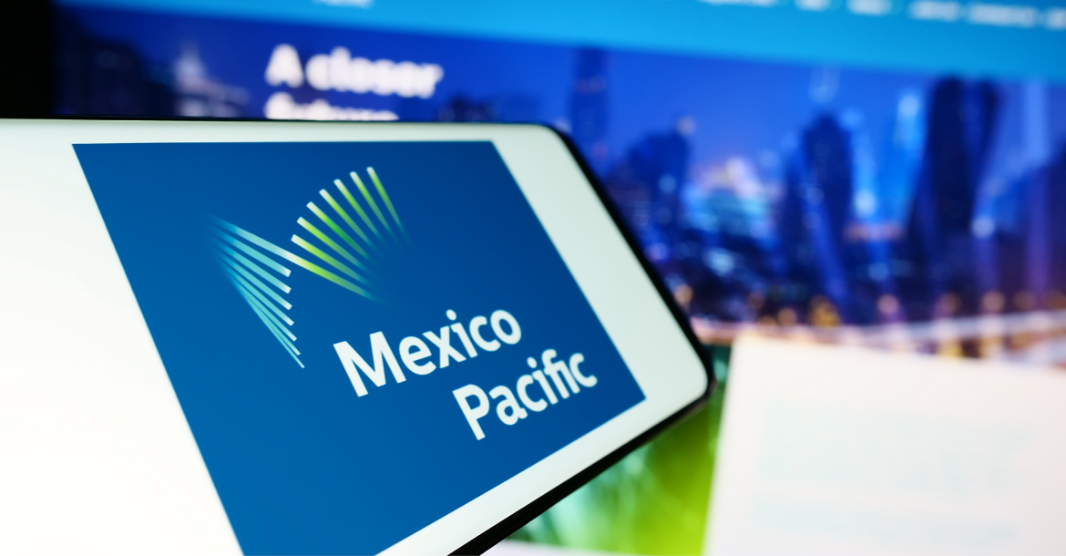 Logo of Mexico Pacific infront of the website (© Shutterstock/T. Schneider)