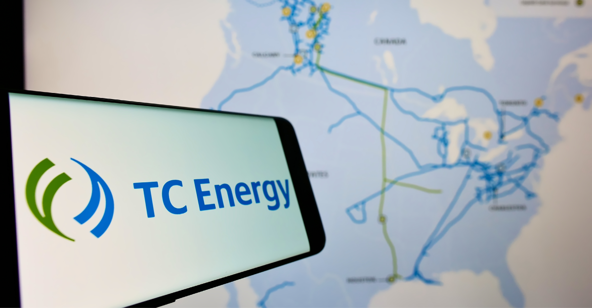  Logo of TC Energy on a screen infront of the website (© Shutterstock/Wirestock Creators) 