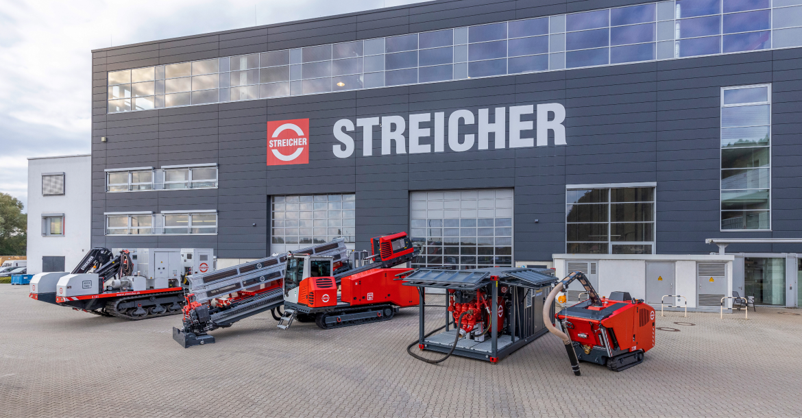 From left to right: electric welding tractor PW150-E, fully electric horizontal drilling rig HDD45-E, fully electric mud pump HPP400-E, ergonomic vacuum crawler VC70 (© STREICHER)