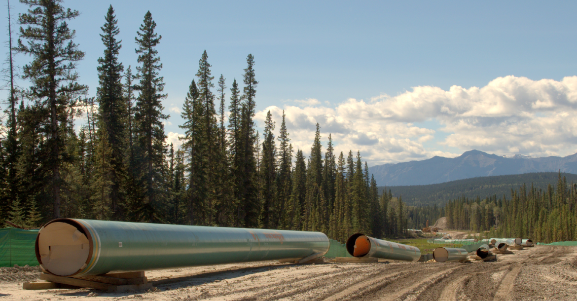 Trans Mountain Pipeline under construction along the eastern slopes of the Rocky Mountains (© Shutterstock/Bruce Raynor) 