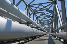 Bridge with pipelines (© Shutterstock/tcly) 